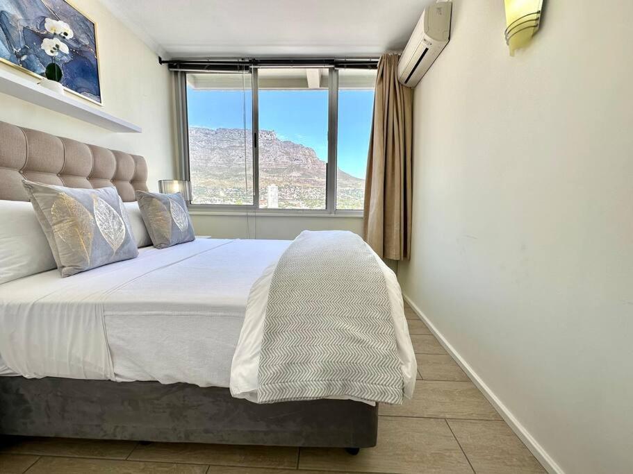 Stunning View Of Table Mountain Apartment