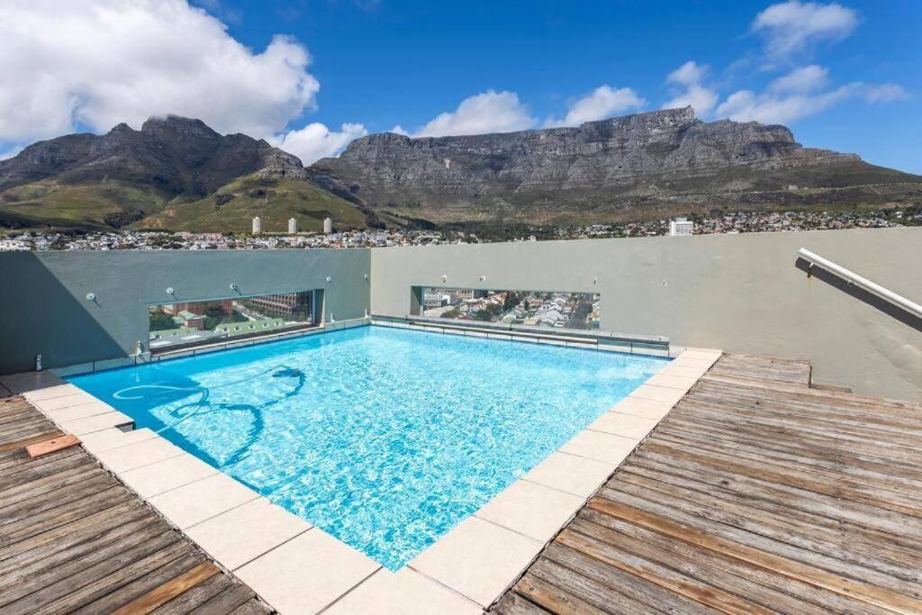 Stunning View Of Table Mountain Apartment
